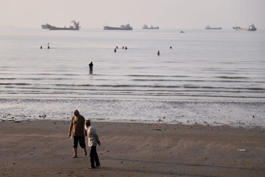 Tanker Traffic Through Hormuz Picks Up After Slower Flows Due to Crossing Concerns