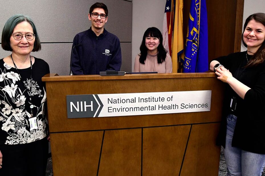 Environmental Factor - April 2024: Local teachers expand genetics knowledge through NIEHS workshop