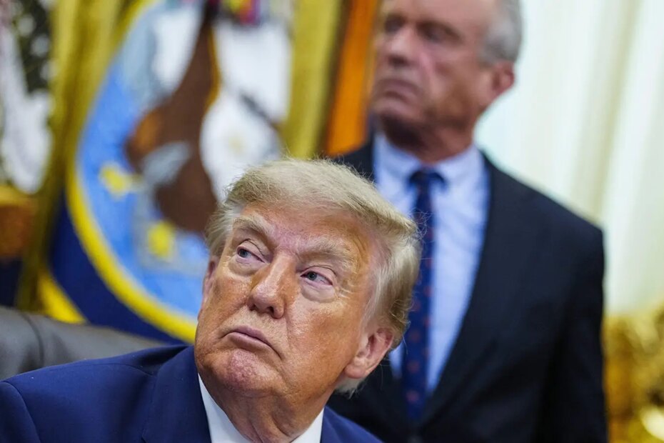 A photo of Trump and Robert F. Kennedy Jr.