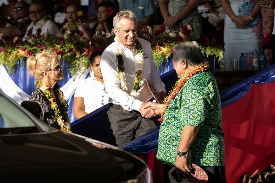 A photo of RFK Jr. shaking hands with Prime Minister Tuilaepa Sailele Malielegaoi in Mulinu’u, Samoa.
