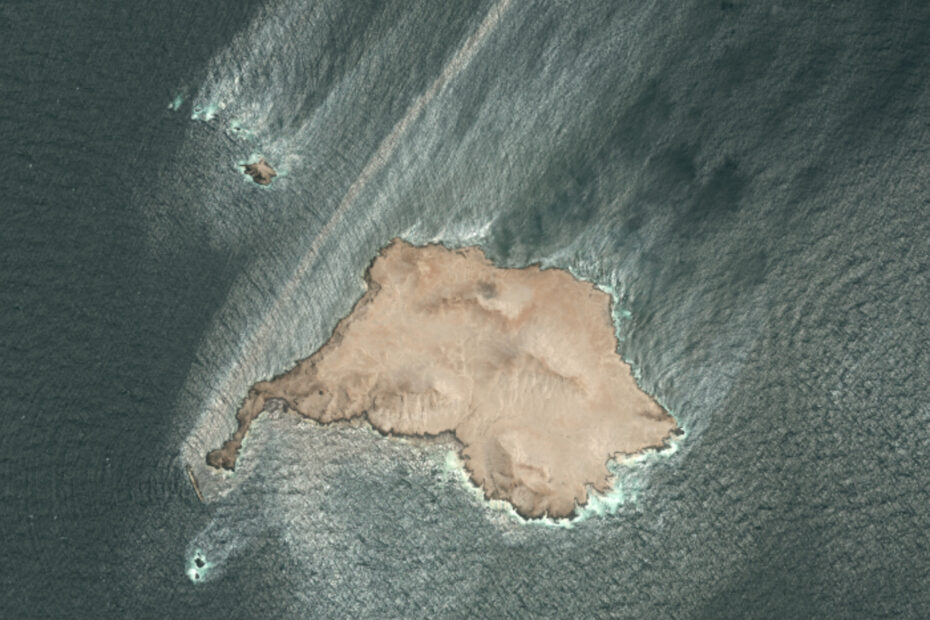 Two Slicks Appear in Gulf as Huge Oil Spill off Oman Threatens Disaster