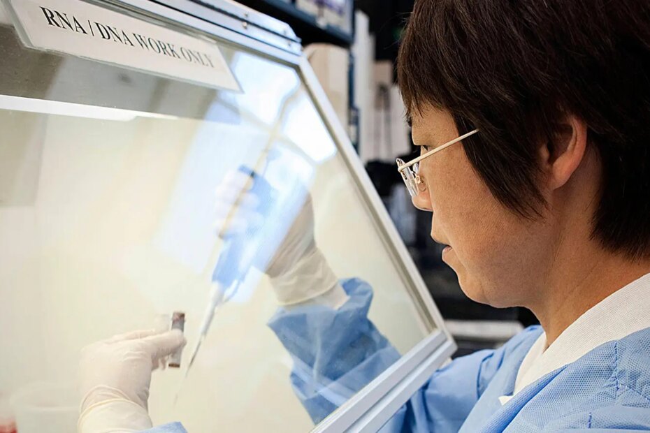 A photo of a female scientist working in a NIAID vaccine research center laboratory.