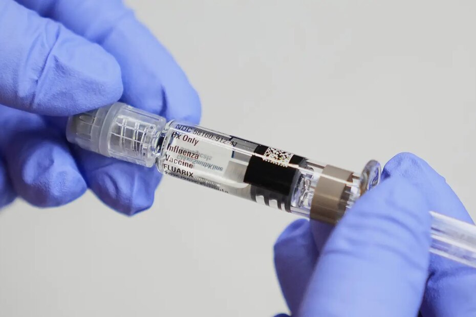 A photo of a syringe of the flu vaccine.